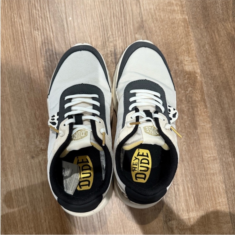 Hey Dude Women's size 6